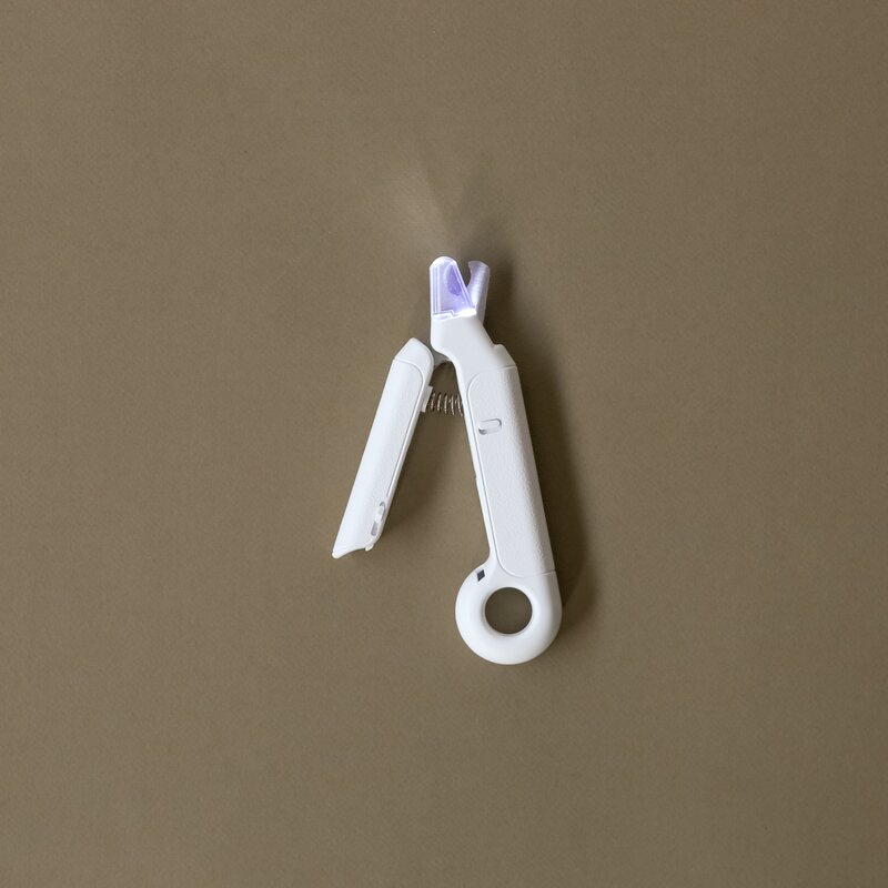 코코다움 강아지 고양이 LED 안심 발톱깎이 4.7 x 1.8 x 17.1 cm, 화이트, 1개