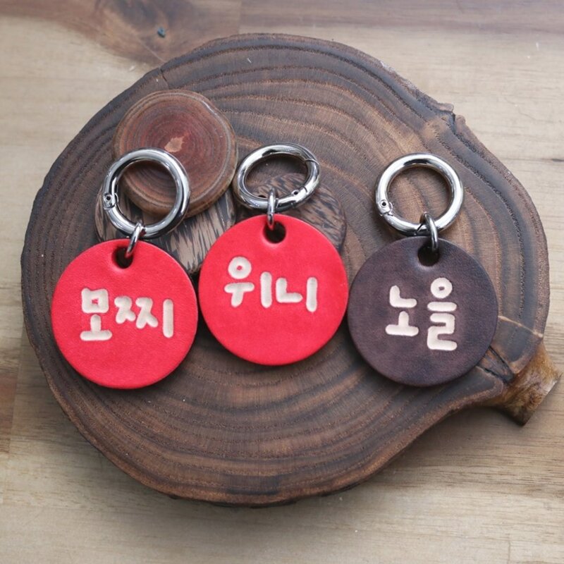 (고리형) 천연 가죽에 장인의 손글씨로 각인한 강아지 인식표 강아지 이름표, 2.5cm, 짙은갈색, 1개