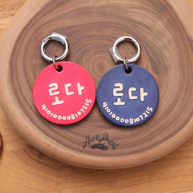 (고리형) 천연 가죽에 장인의 손글씨로 각인한 강아지 인식표 강아지 이름표, 2.5cm, 짙은갈색, 1개